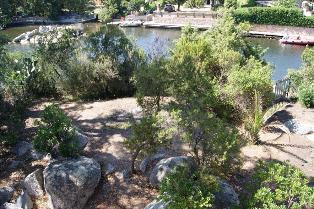 Villa Near The Beach Of Saint Cyprien Garden With Pontoon On