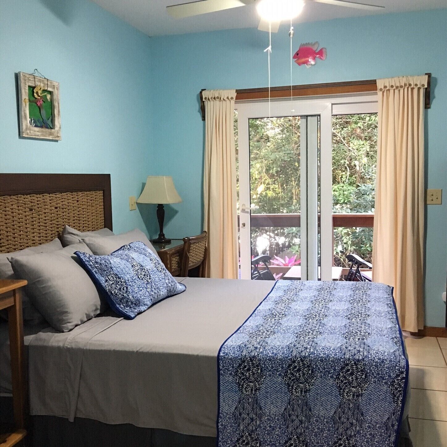 Casa Canuck Suite B/ Pool/ Fast & Reliable WiFi / Waterfront/Private Dock/Kayaks in Roatan in Roatan, Honduras