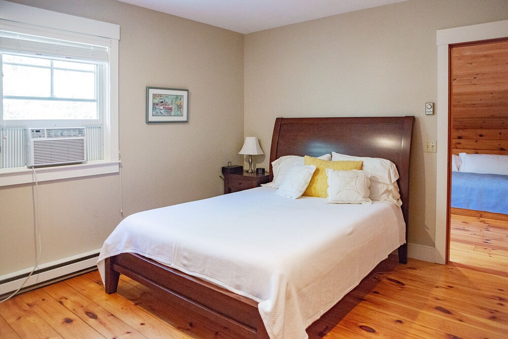 Peaceful Edgartown Retreat Clean, Renovated, Central Location