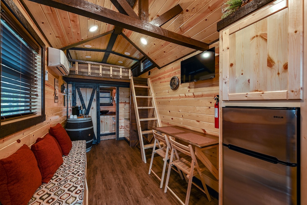 Beautiful CountryThemed Tiny House 145 Burleson County Vrbo