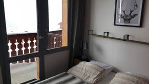 3 chambres, fer et planche à repasser
