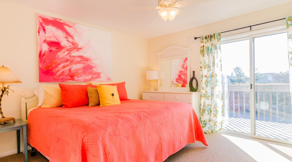 4BR/3.5BA Beach Block Townhouse In Heart Of Dewey Beach/Pool