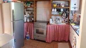 Geladeira, micro-ondas, fogão, cooktop