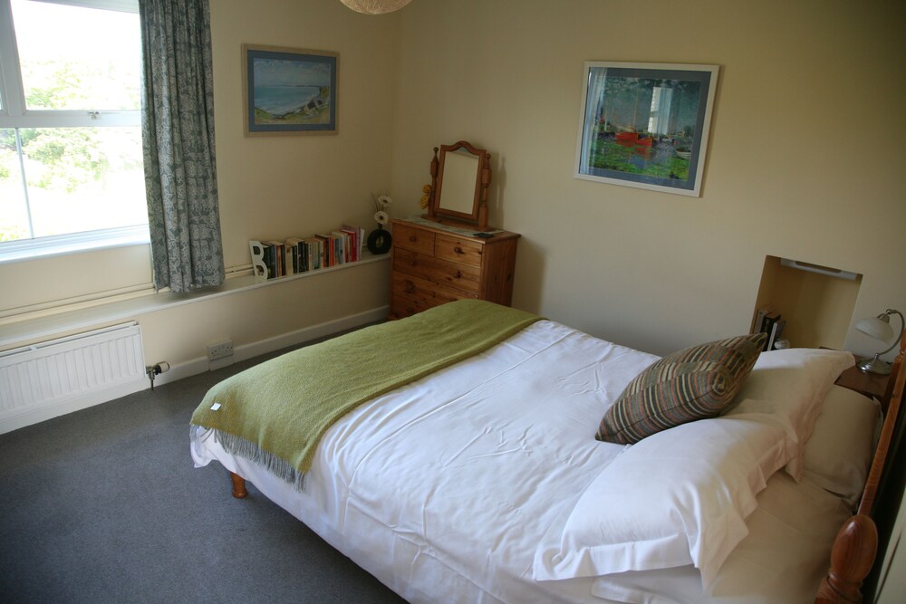 Spacious, cosy home on the Pembs coastal path, close to St. Davids and