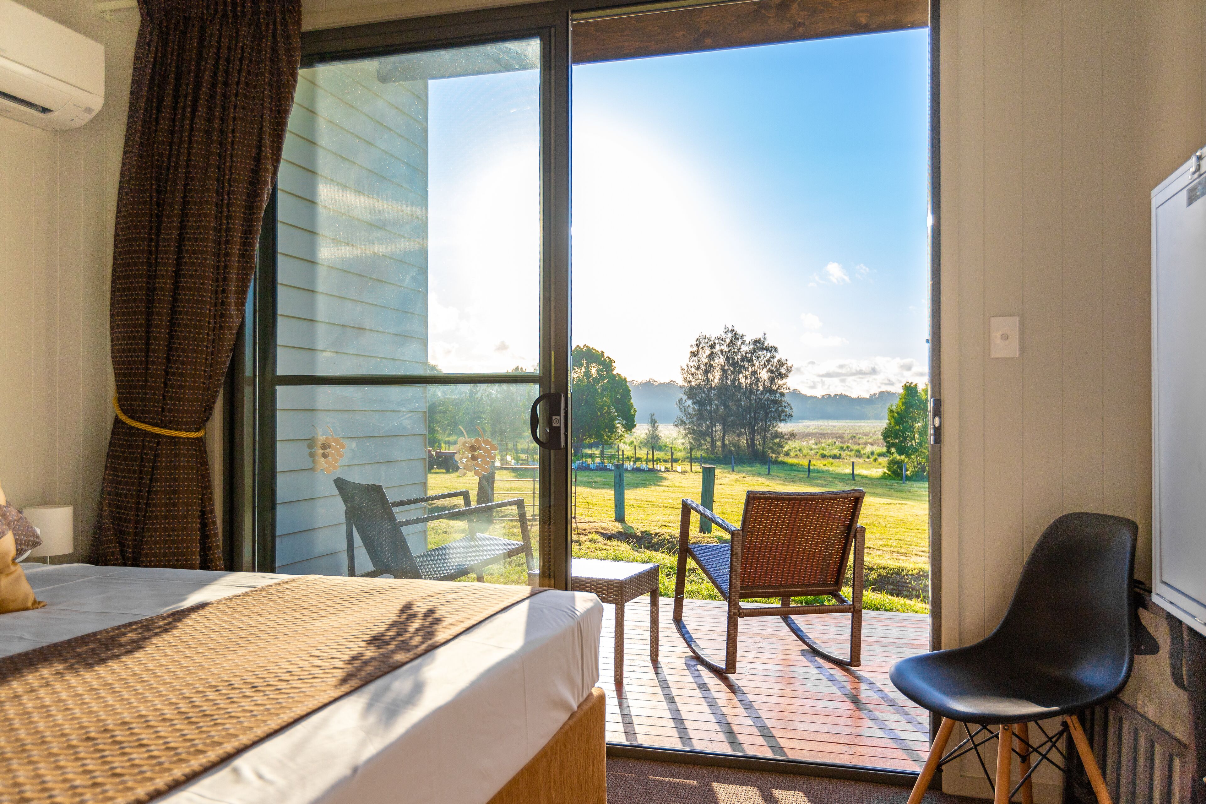 Luxurious B&B and Winery 40 mins from Brisbane CBD, near Narangba train station.