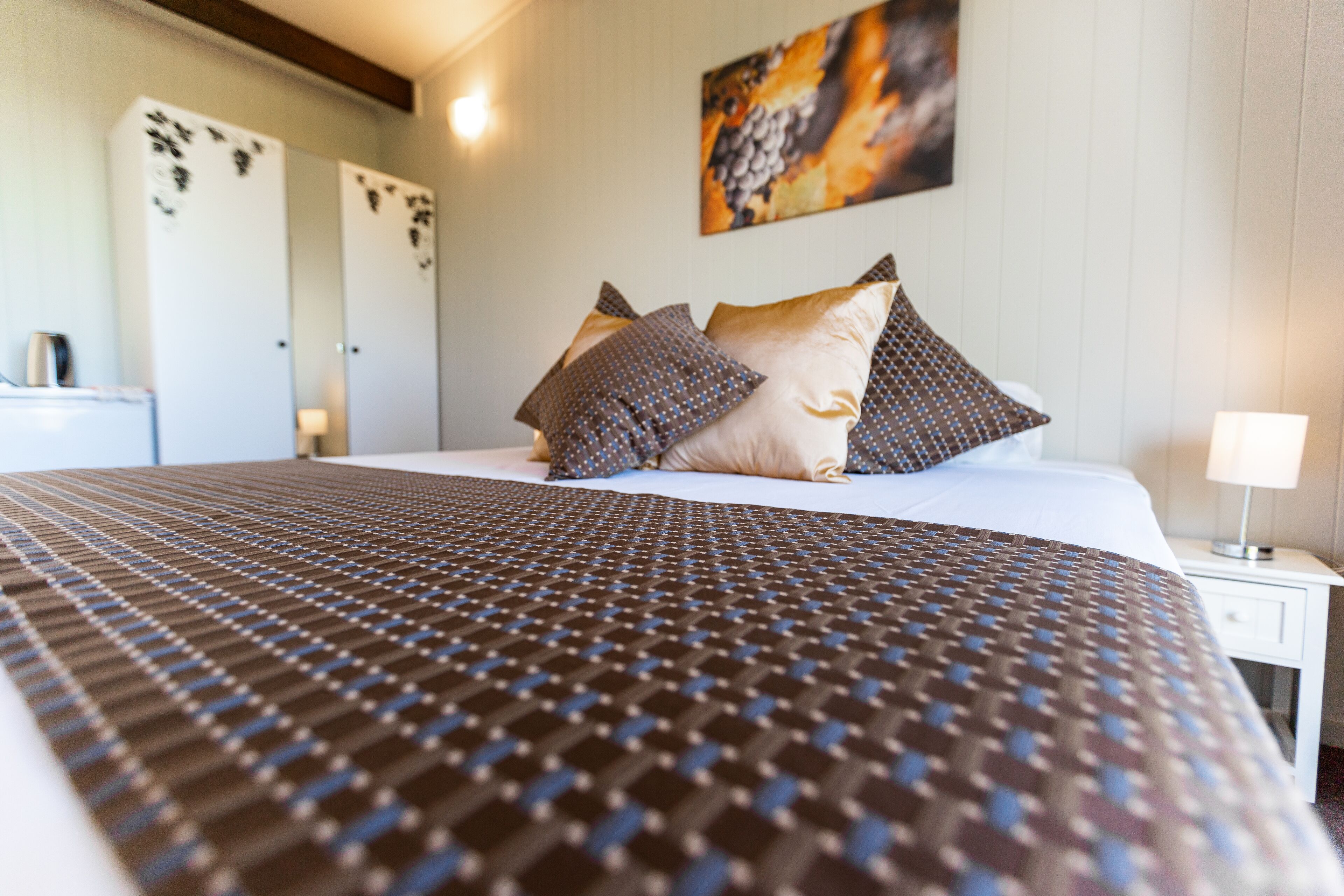 Luxurious B&B and Winery 40 mins from Brisbane CBD, near Narangba train station.