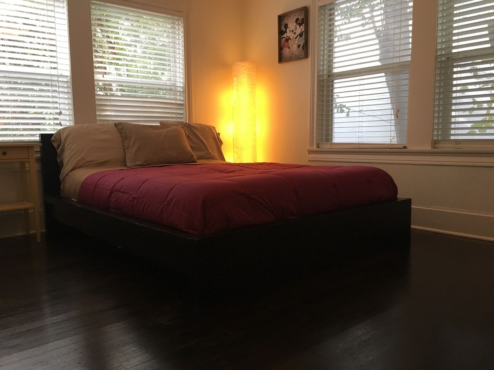 Heart of Montrose Sunny 1BR Houston Vrbo