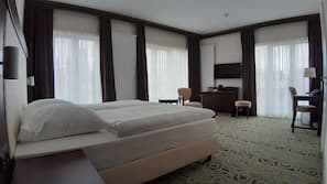 Minibar con artículos gratuitos, caja fuerte, escritorio y wifi gratis