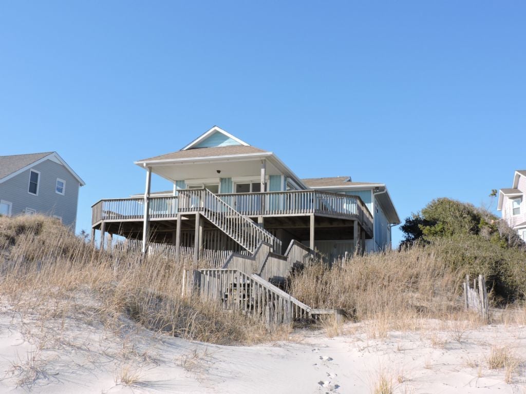 4 Bedroom Private Vacation Home in Emerald Isle (9325 Ocean Drive) in Morehead City, United States
