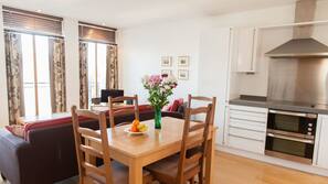 Iron/ironing board, free WiFi, linens
