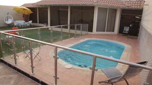 4 indoor pools, 2 outdoor pools