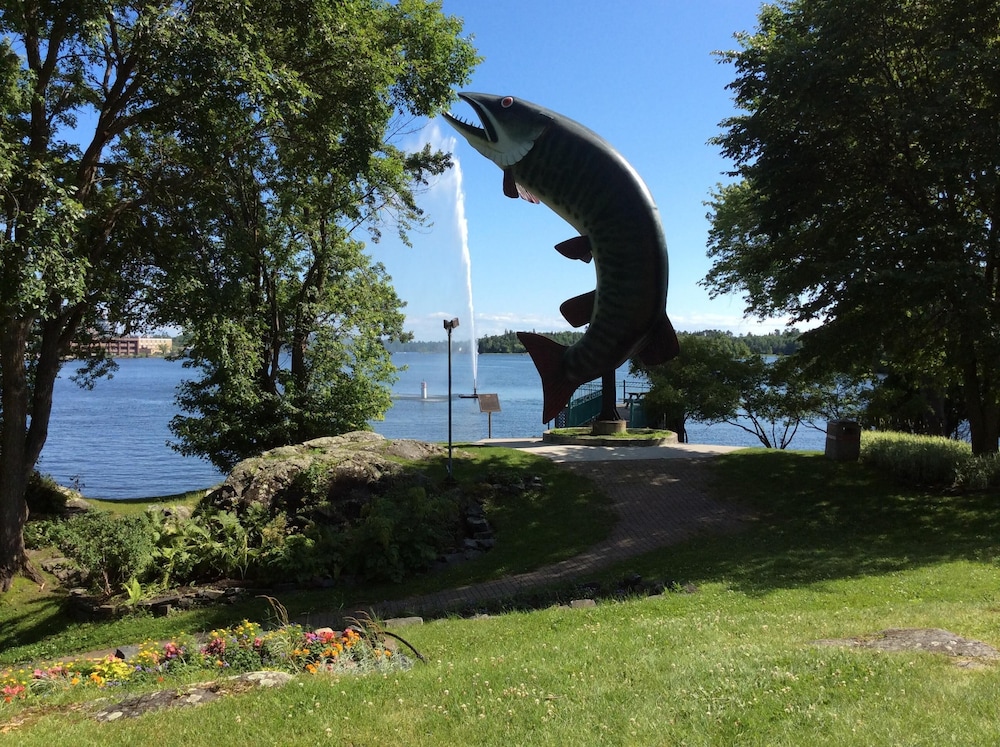 Jul 1522 now available! Beachfront Lake of the Woods Kenora w/ boat