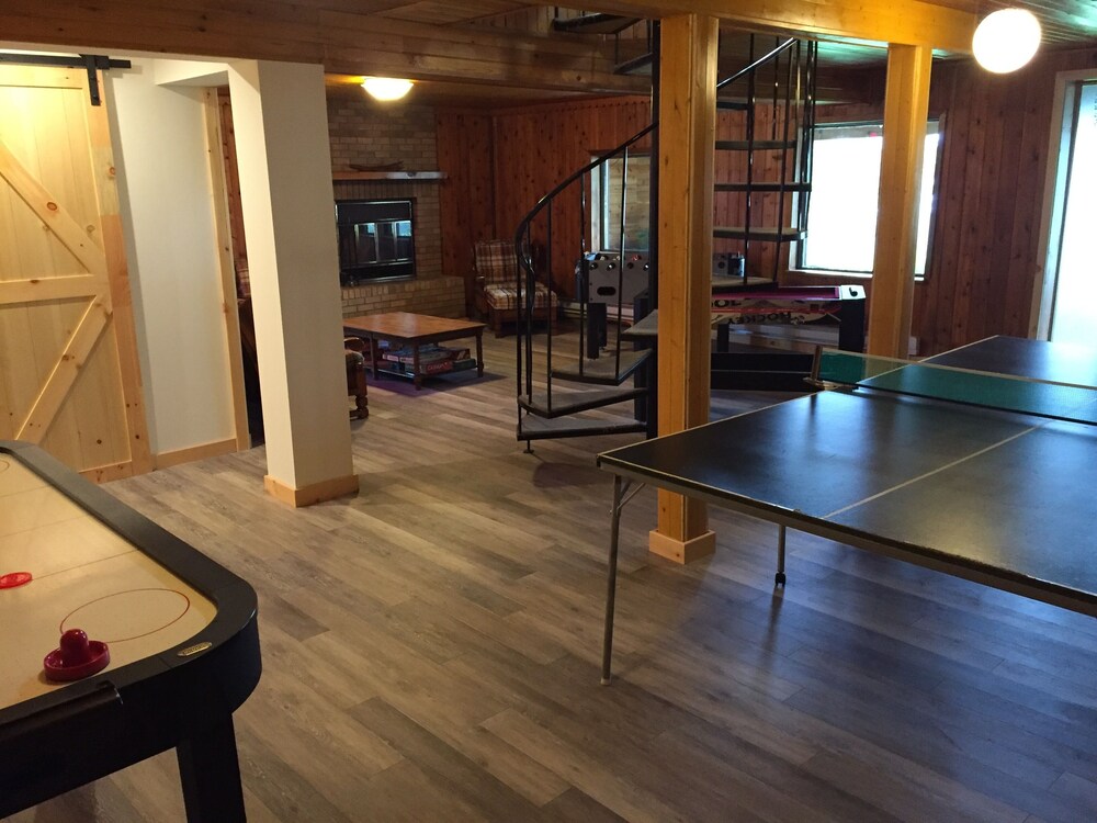 2025 calendar now open! Beachfront Lake of the Woods Kenora w/ boat