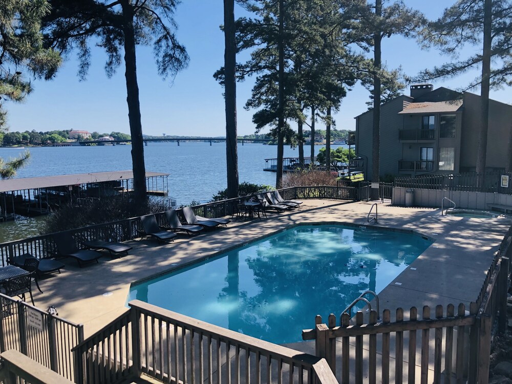 South Shore 1 bdrm! Cabana-Gameroom! Mini-Golf! 2 Pools