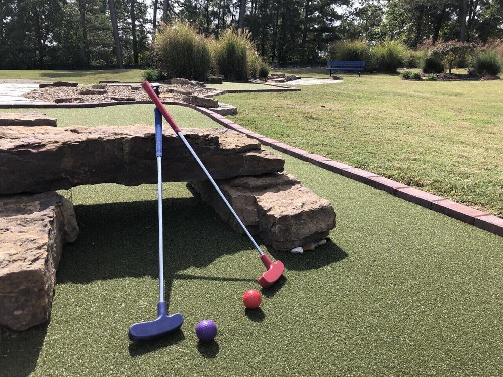 South Shore 1 bdrm! Cabana-Gameroom! Mini-Golf! 2 Pools