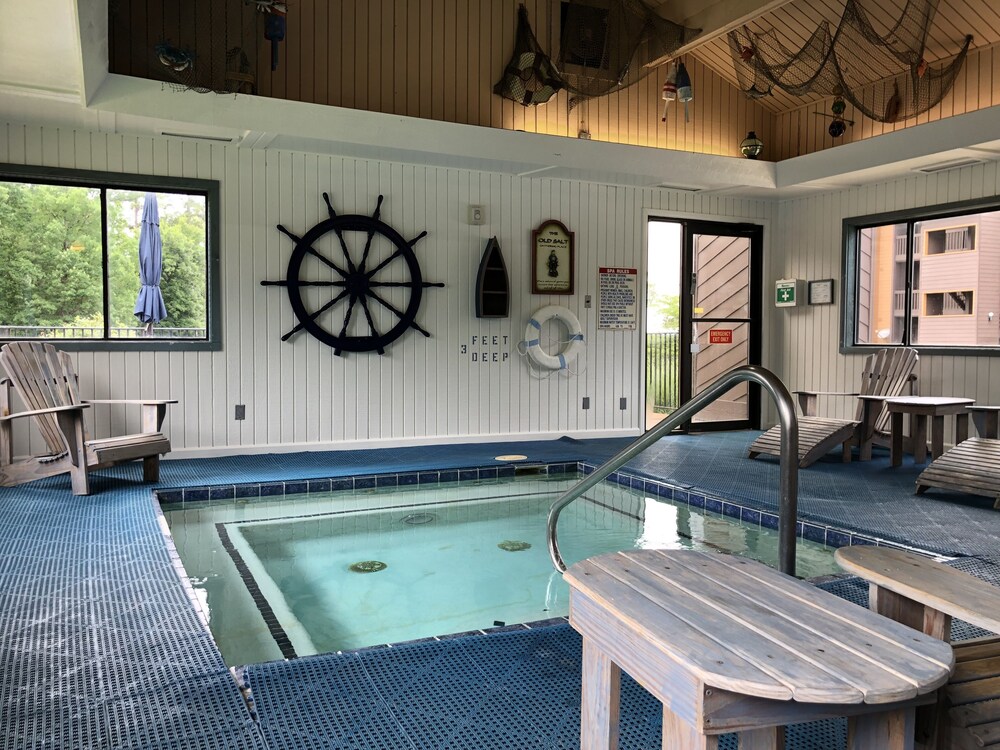 South Shore 1 bdrm! Cabana-Gameroom! Mini-Golf! 2 Pools