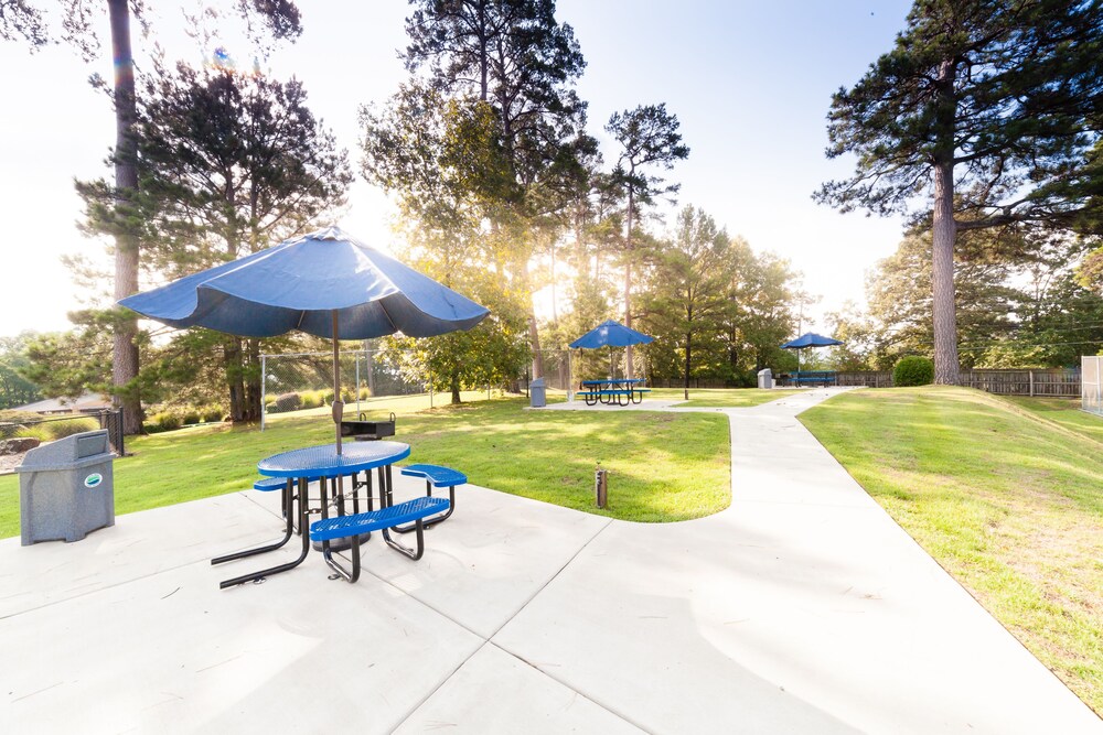 South Shore 1 bdrm! Cabana-Gameroom! Mini-Golf! 2 Pools