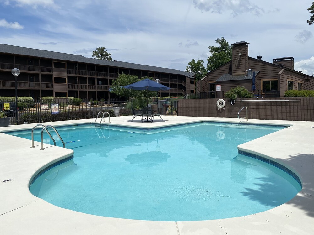 South Shore 1 bdrm! Cabana-Gameroom! Mini-Golf! 2 Pools