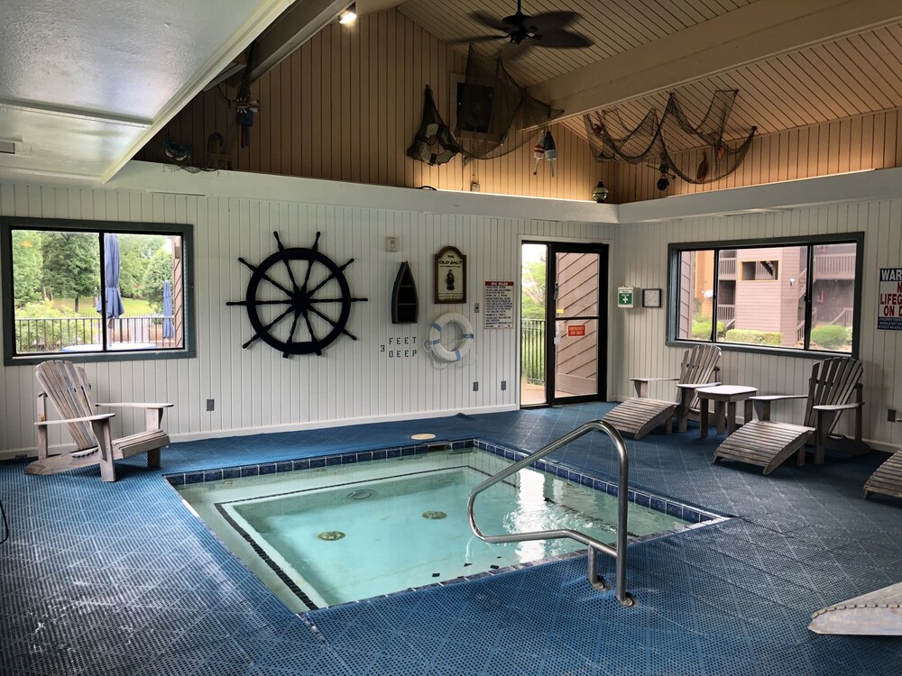 South Shore 1 bdrm! Cabana-Gameroom! Mini-Golf! 2 Pools