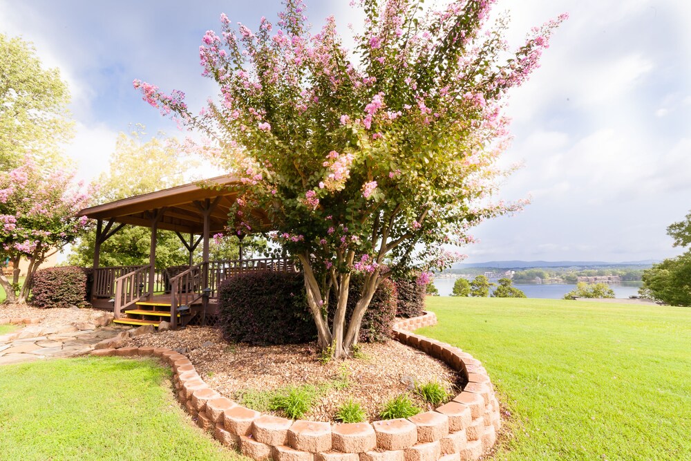 South Shore 1 bdrm! Cabana-Gameroom! Mini-Golf! 2 Pools