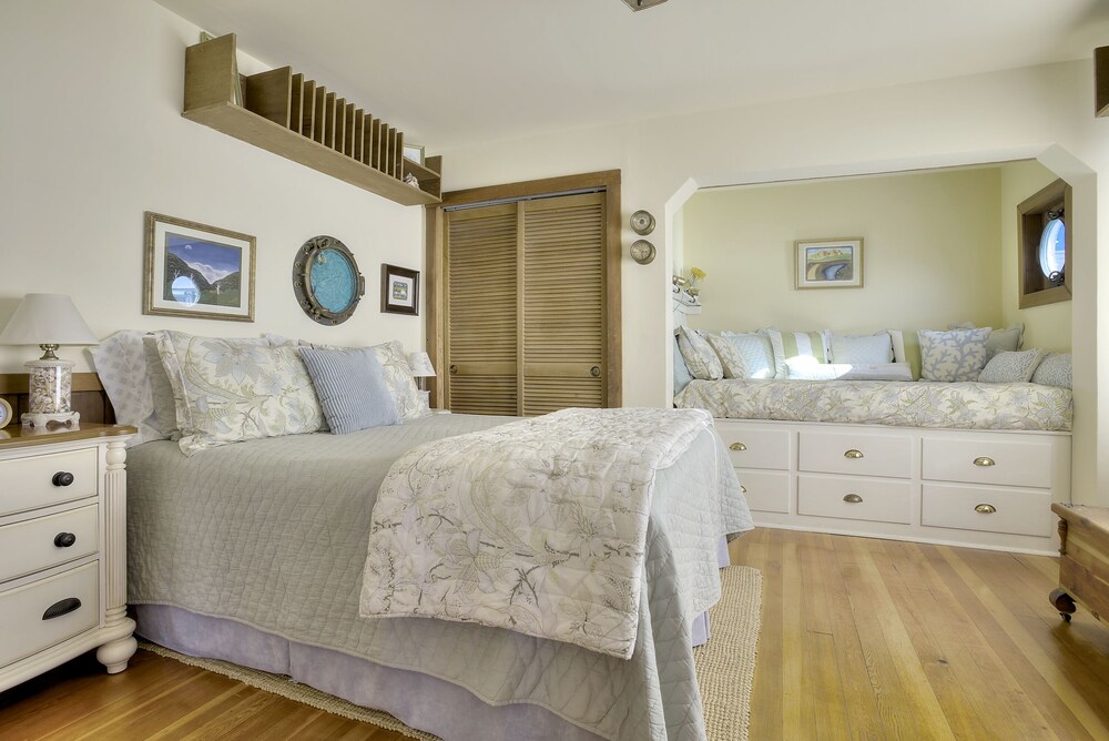 Mermaid's House (Admiral's Quarters) Tomales Bayfront, Point Reyes