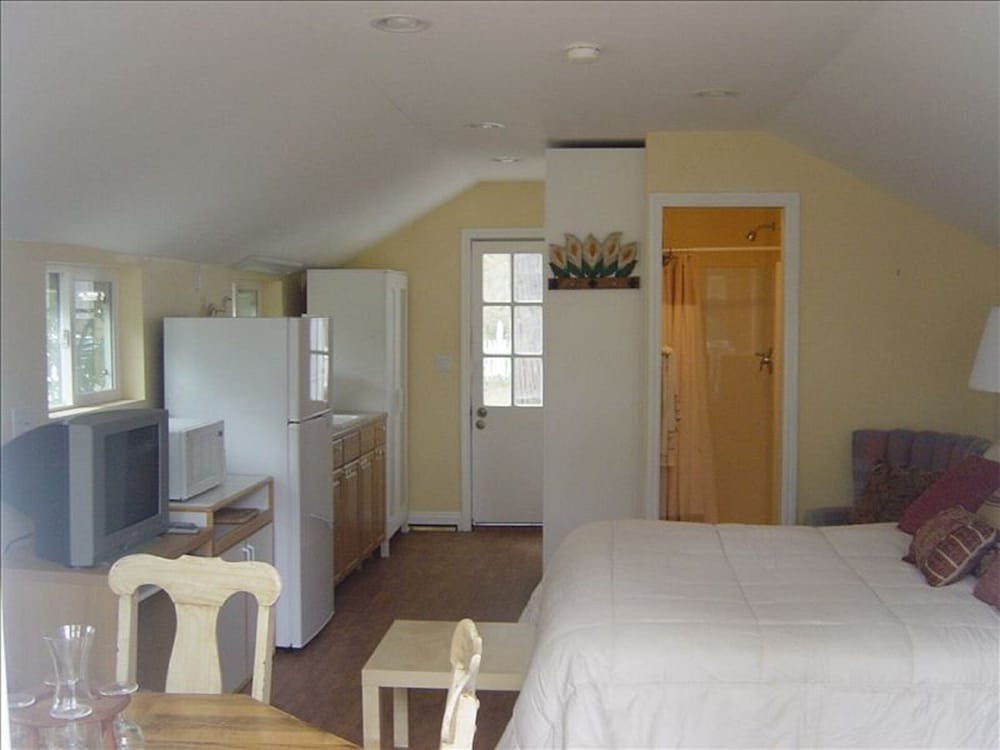 Creekside Cottage, Beautiful Counrty Cottage in Ukiah, United States