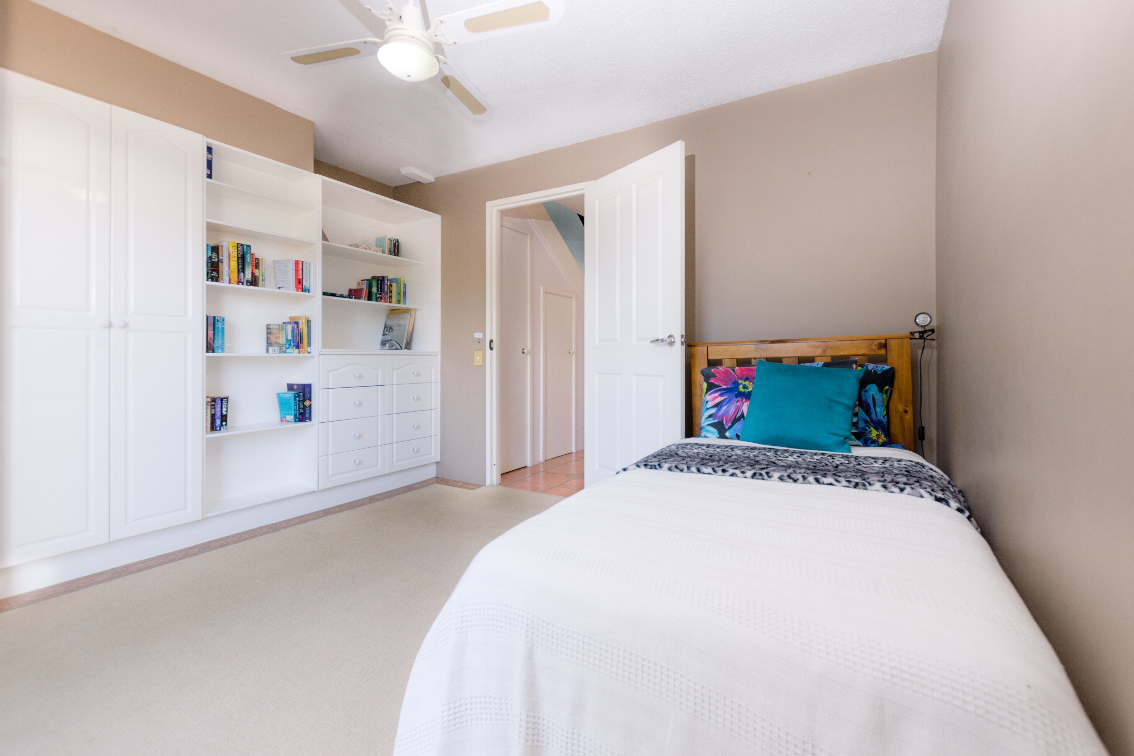 Island View: Family friendly waterfront townhouse