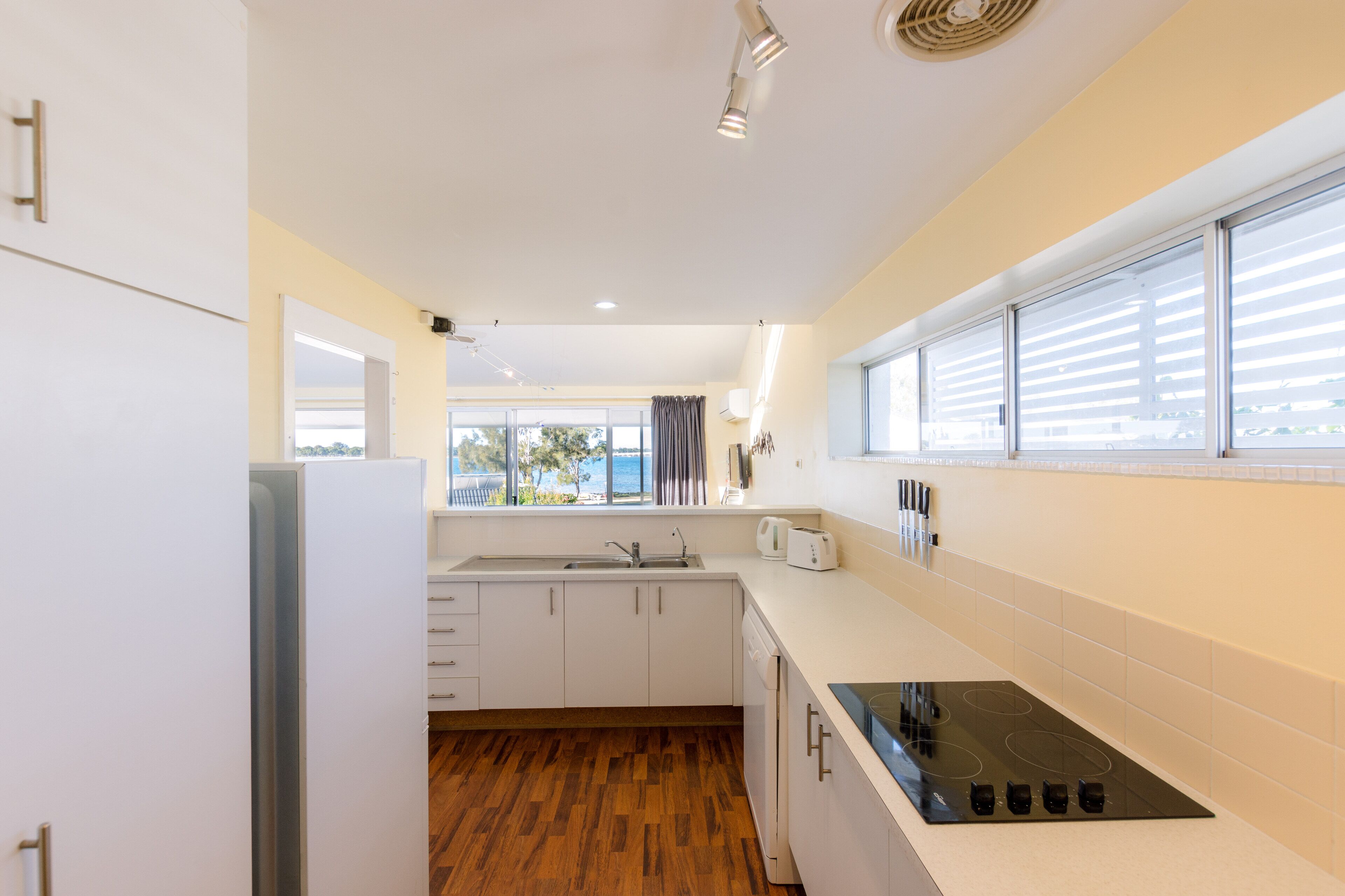 Island View: Family friendly waterfront townhouse