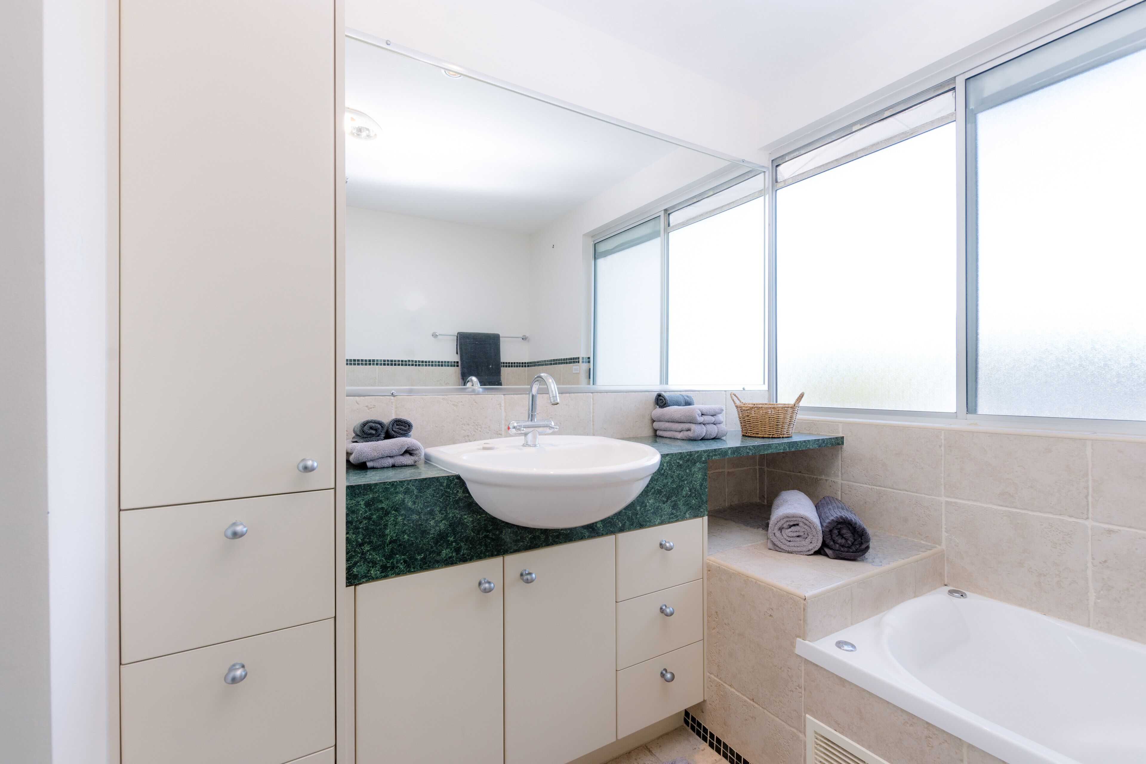 Island View: Family friendly waterfront townhouse