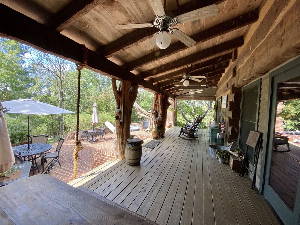 Luxury Log Home. Douglas Lake Estate. 40 acres with only 2 homes.