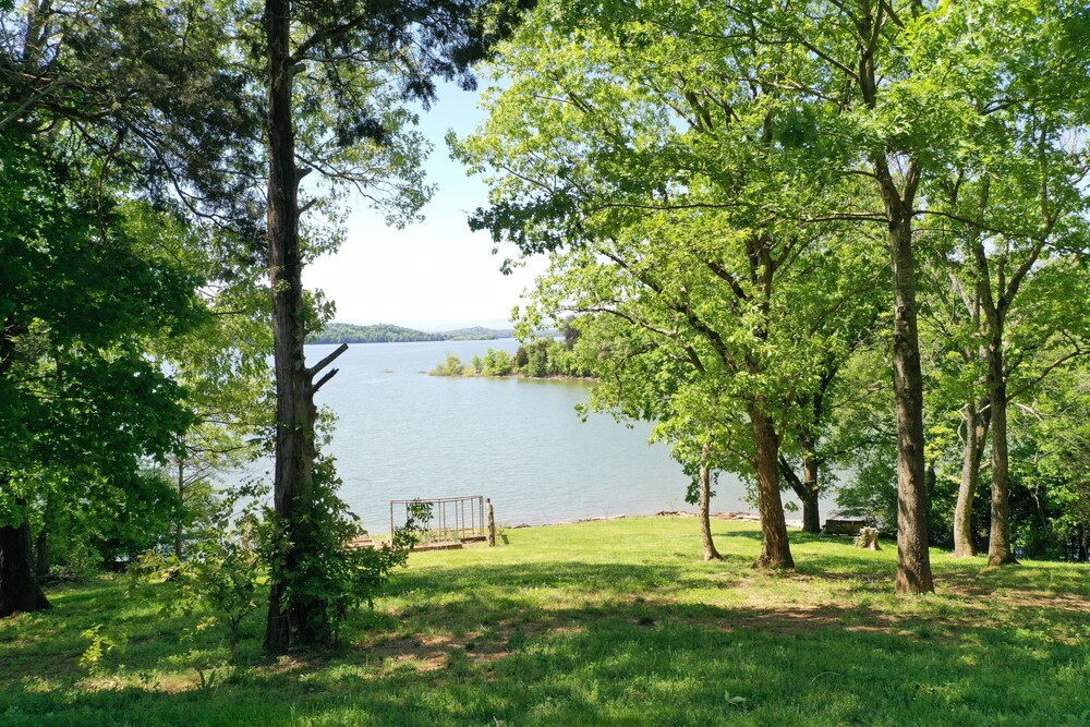 Luxury Log Home. Douglas Lake Estate. 40 acres with only 2 homes.