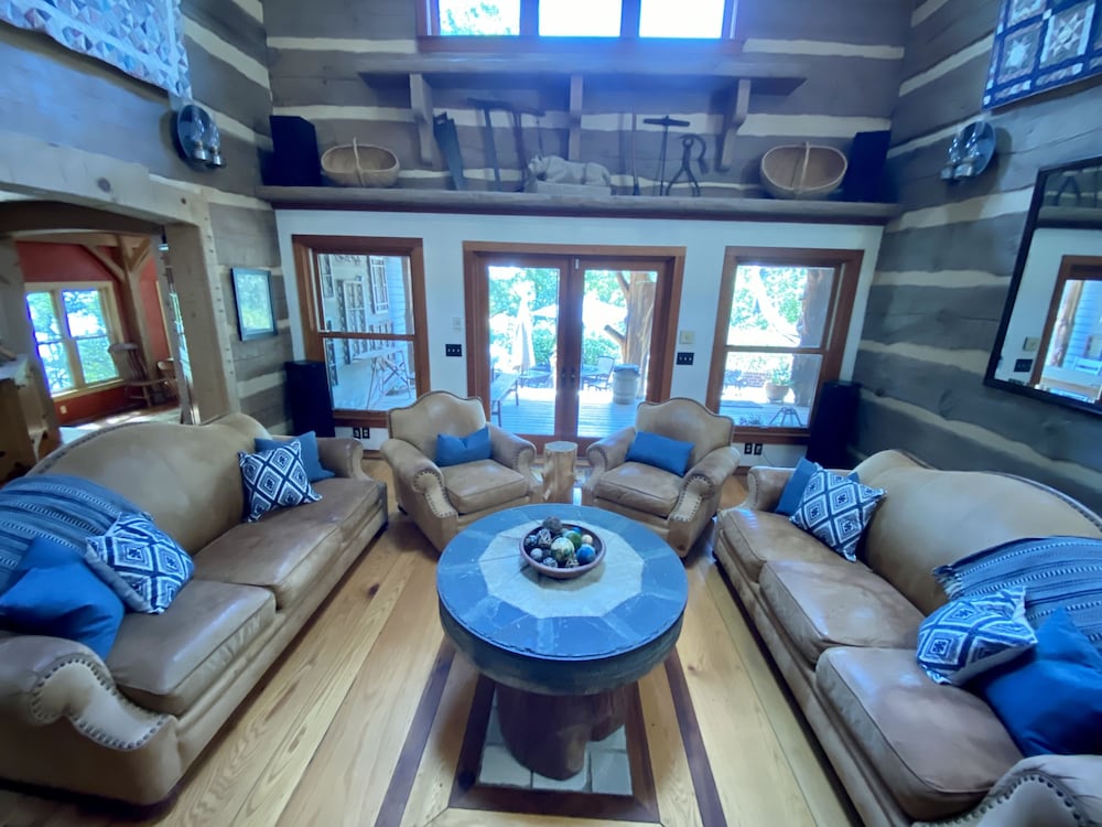 Luxury Log Home. Douglas Lake Estate. 40 acres with only 2 homes.