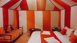 Escritorio, wifi gratis, ropa de cama
