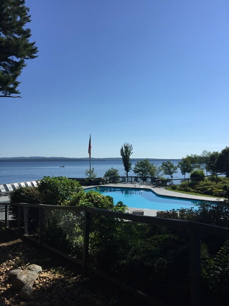 Lake Winnipesaukee Charming 3 Bedroom Plus Loft Samoset Condo in