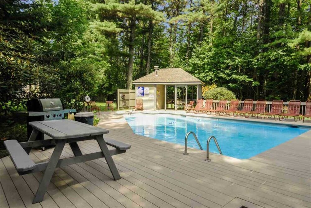 Lake Winnipesaukee Charming 3 Bedroom Plus Loft Samoset Condo in