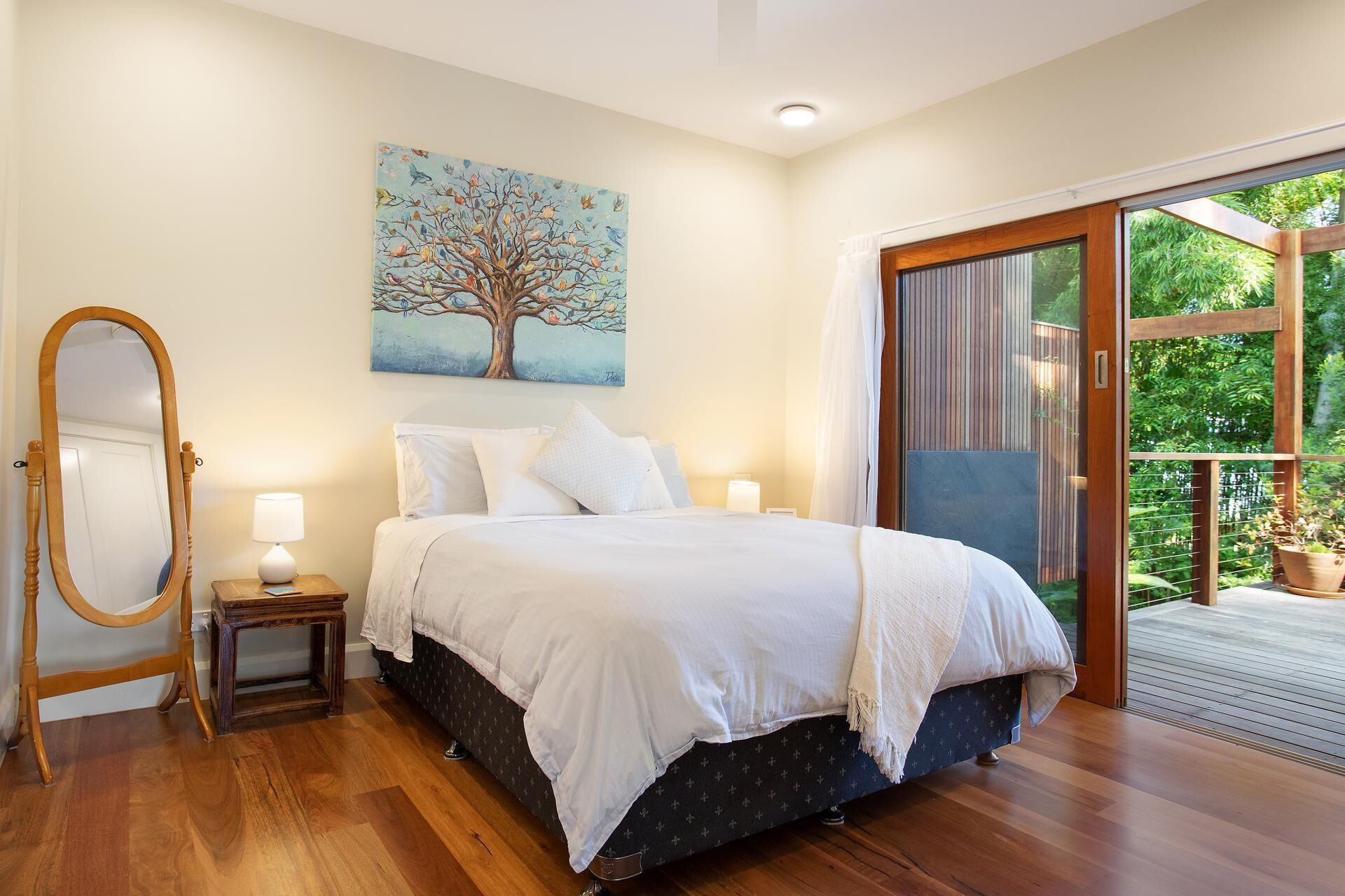 Private Haven, Walk to Town, Walk to Beach