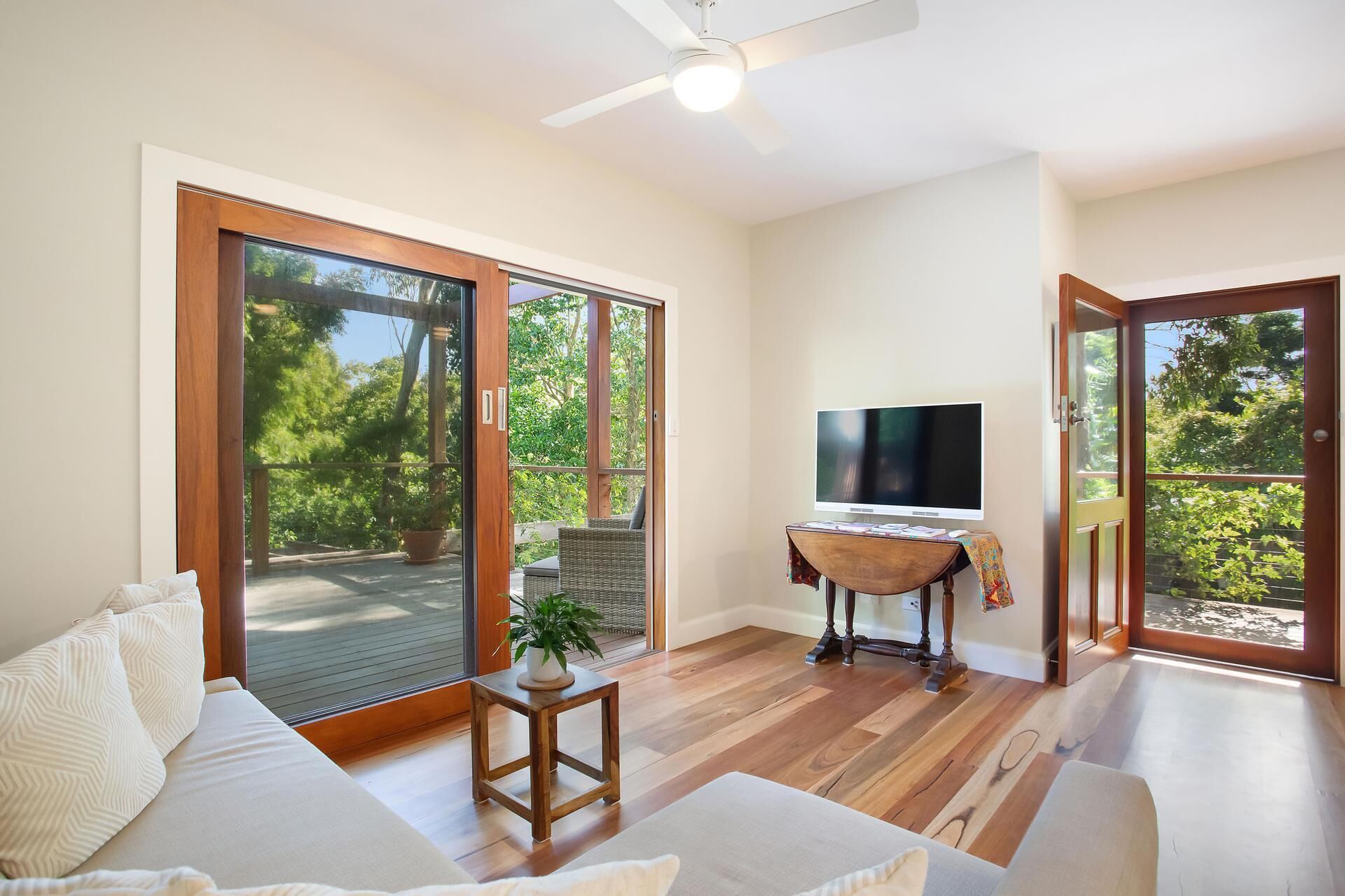 Private Haven, Walk to Town, Walk to Beach