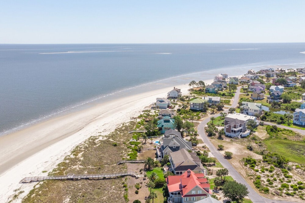 Beach-Chic Cottage with creek views and Golf Cart