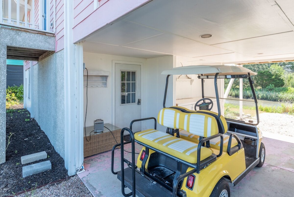 Beach-Chic Cottage with creek views and Golf Cart