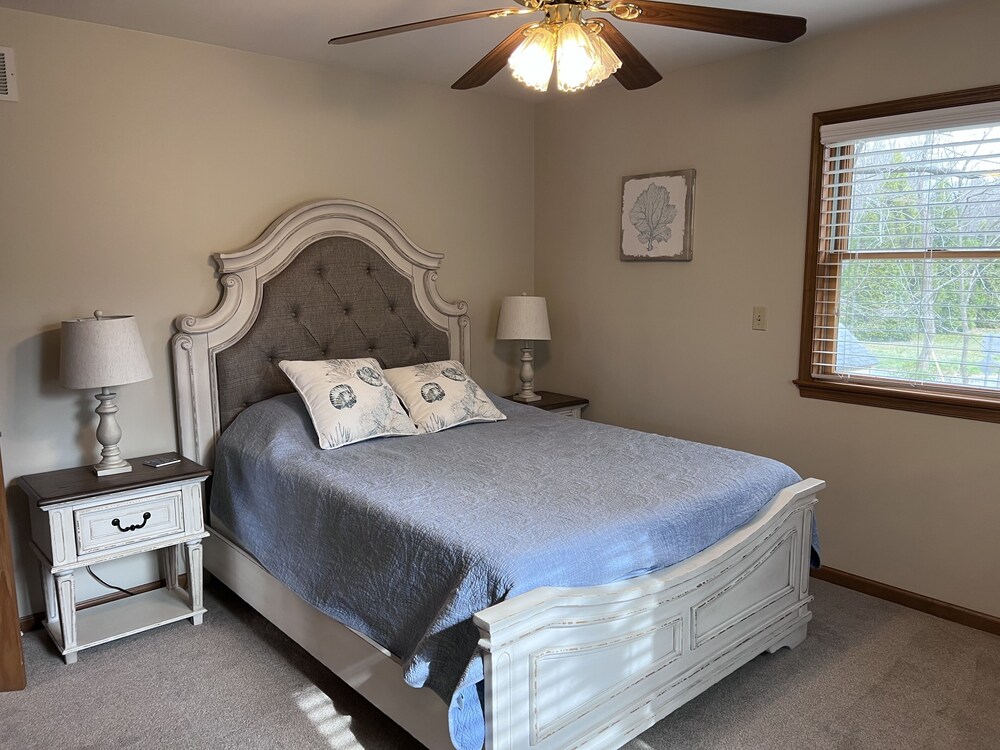 Waterfront Home & Dock, sleeps 8 Max. Eastern shore, Betterton