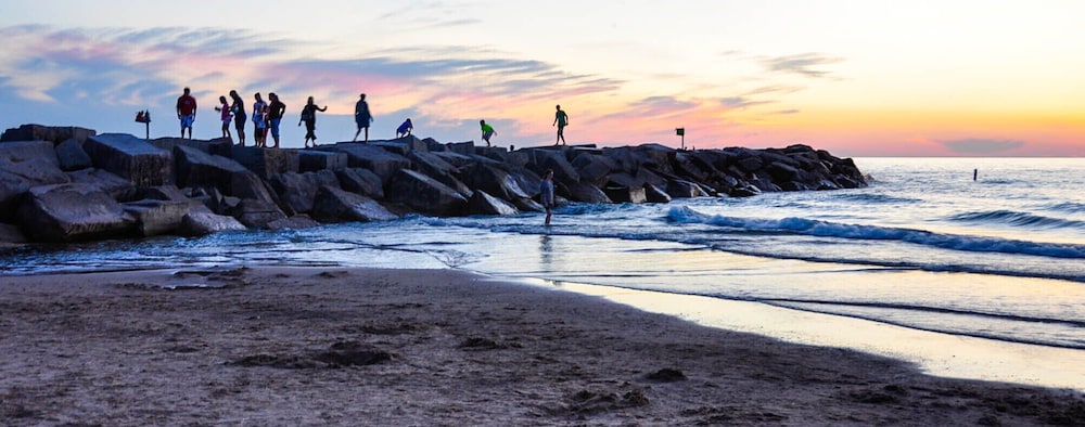 OUR LAST SUMMER AVAILABILITY . . . Prime Beach Time,  7 blocks from beach