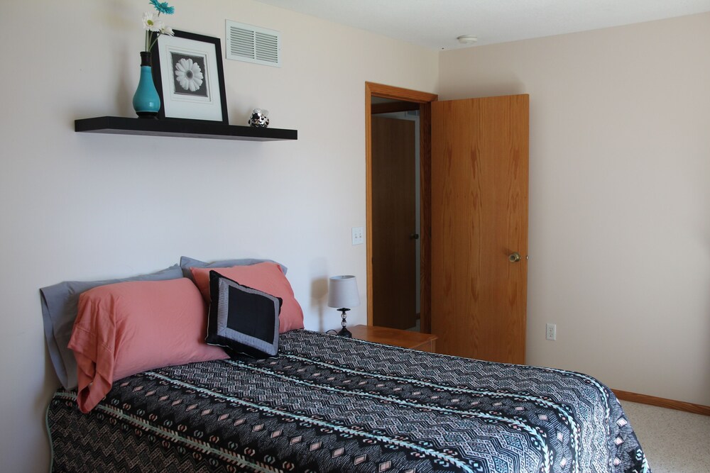 Ideal Summer Getaway! Twostory lake home on Rush Lake near Rush City