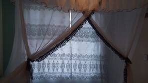 2 chambres, fer et planche à repasser, Wi-Fi, draps fournis