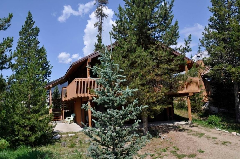 Newly Remodeled Columbine Lake Cabin Backs To Golf Course Nordic