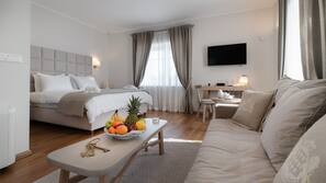 Hypo-allergenic bedding, in-room safe, individually decorated