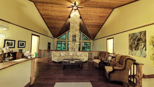 Hotels Near Rustle Hill Winery In Cobden From 138 Ebookers Com