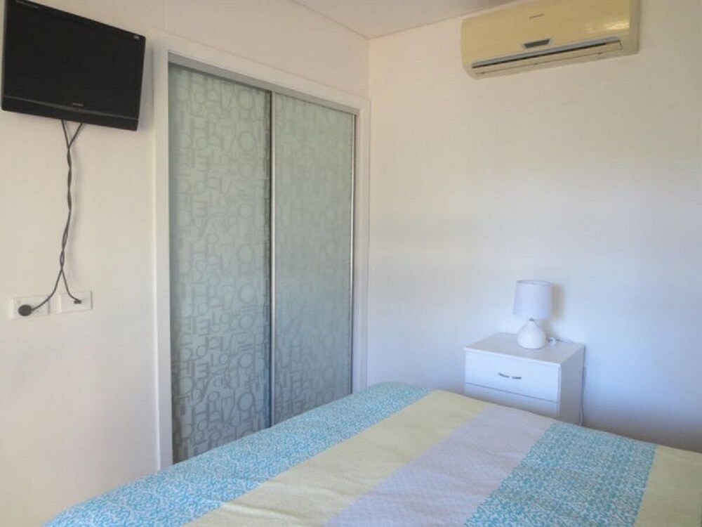Peaceful and Private Rural Retreat, Designer Cabin, 10 Mins to Pacific Highway