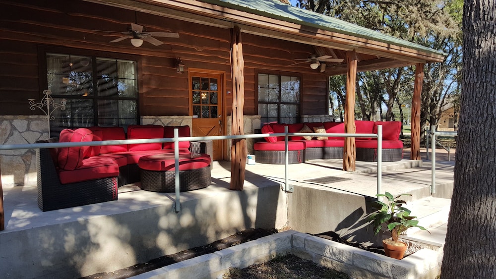 Downtown Dripping Springs Family Lodge Cabin Amazing Hill Country