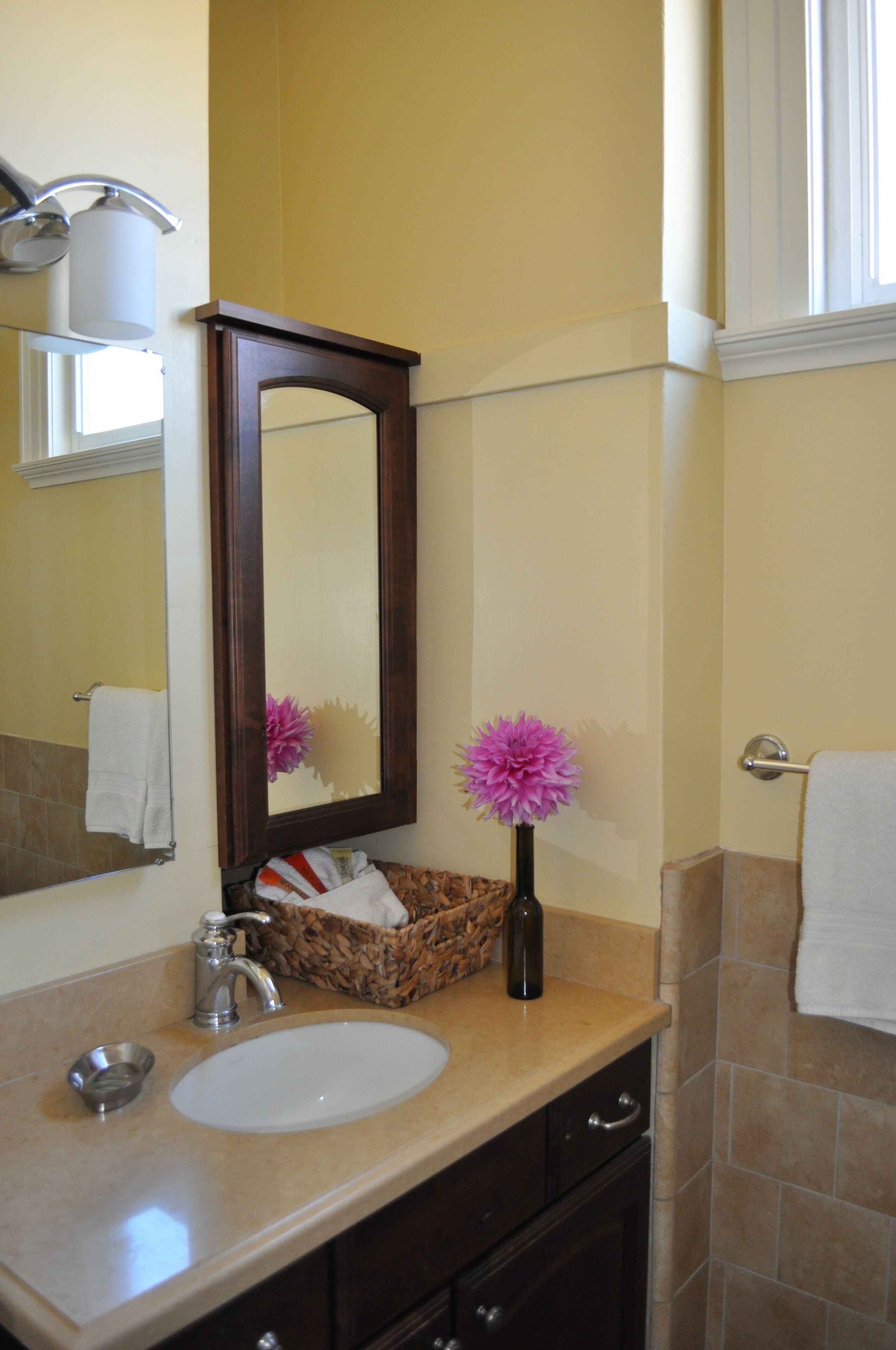 Beautifully Decorated Townhouse 2 Blks From Square, From $225 in Sonoma, United States