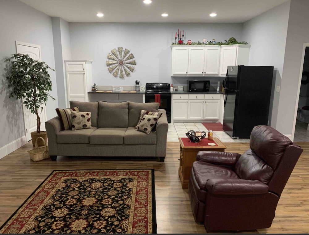 One Bedroom Studio on our Private Farm in Hickory, United States